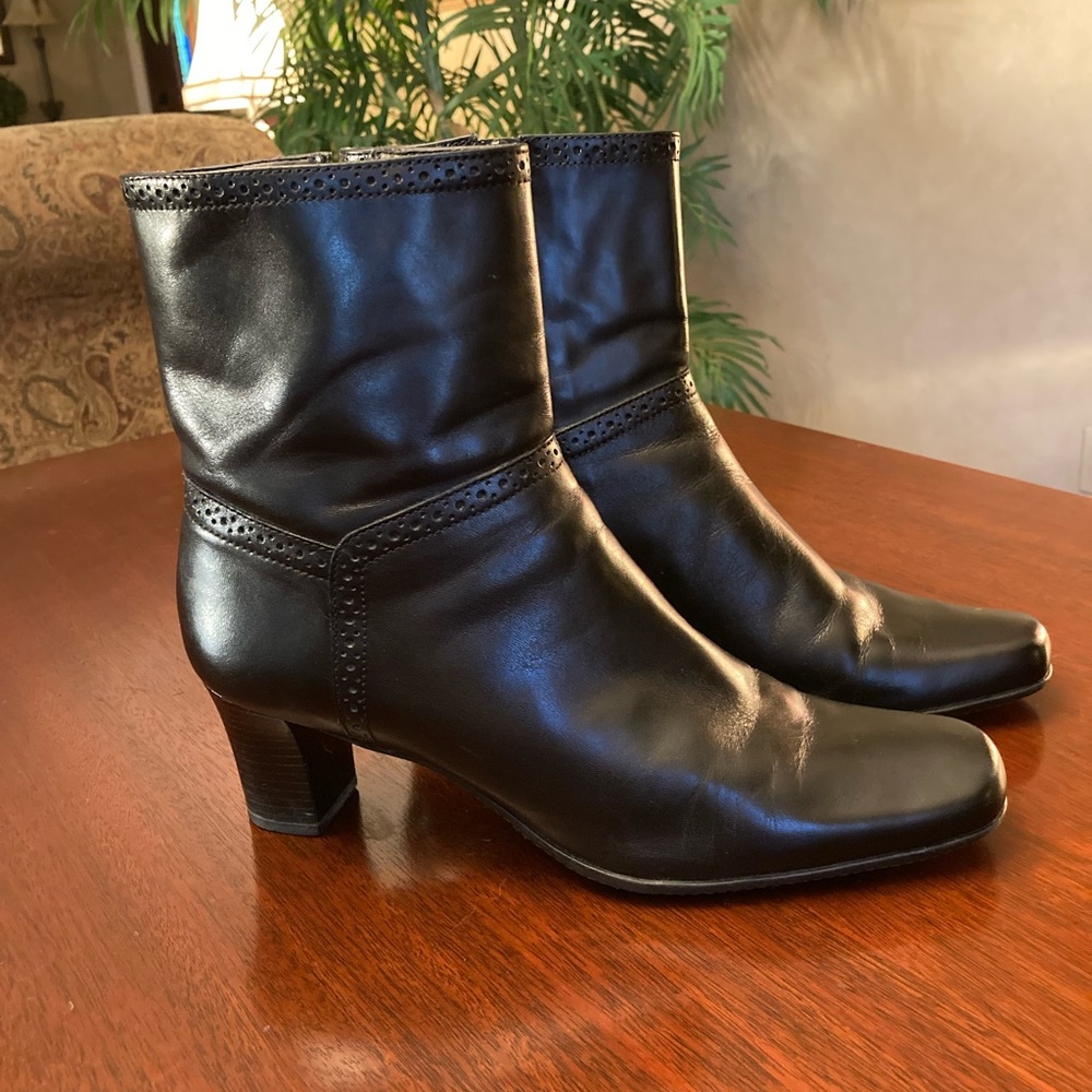 Michelle D black leather 2 1/2” heeled boots.          size 9 1/2M